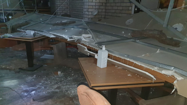 Ankara'da bir dükkanın asma tavanı çöktü: 2 yaralı